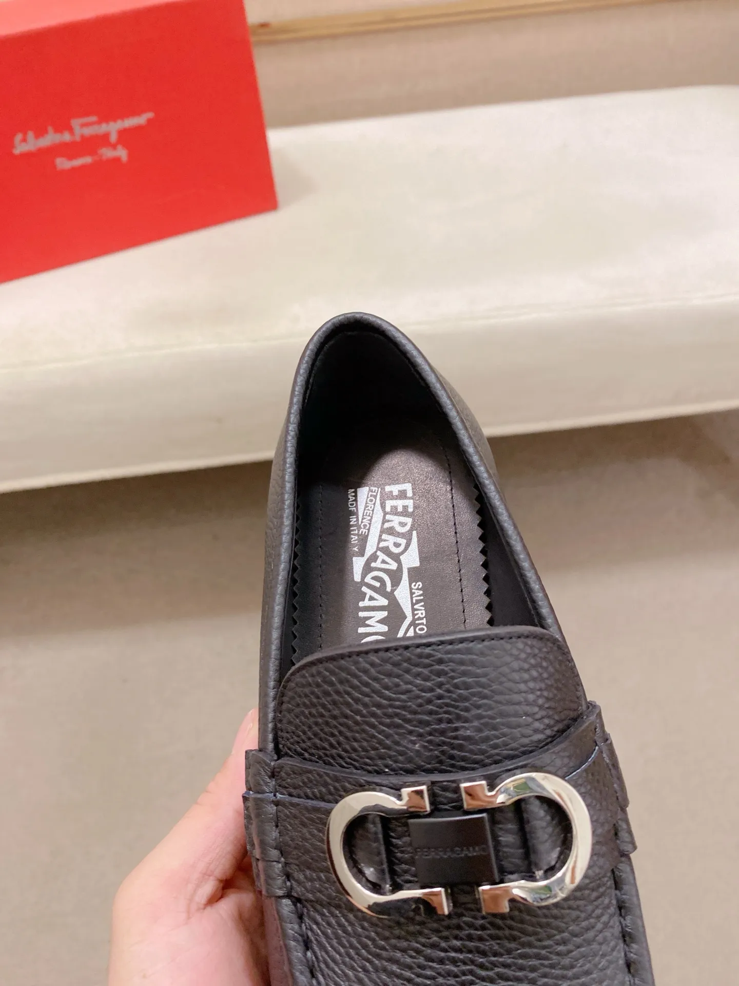 Men's shoes💰: 560💰 High version Ferragamo quality! 🆕🆕Exclusive hot-selling products in stock🔥🔥New products on the shelves, high-quality shoes, high-end driving shoes, with complete packaging! 💪 💪 Material: imported patented cowhide 🐂 + imported high-quality water-dyed cowhide lining + wear-resistant outsole 👍🏻👍🏻 Features: high-end and comfortable, purely handmade 🚀 🚀 Create the perfect shoes that suit you best 🔥 🔥 Size: (38-44) Can be customized 45 non-returnable!